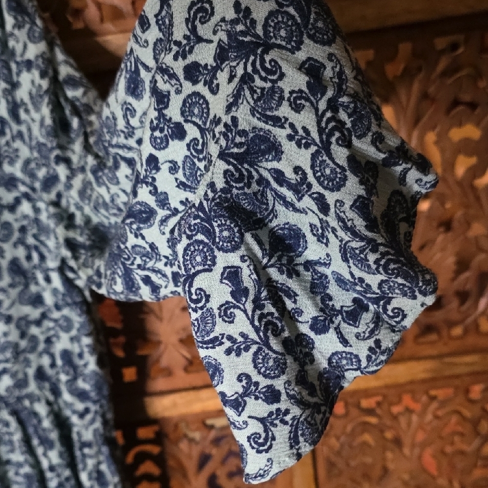 Wonderly Blue and Green Floral Blouse - Picture 5 of 5